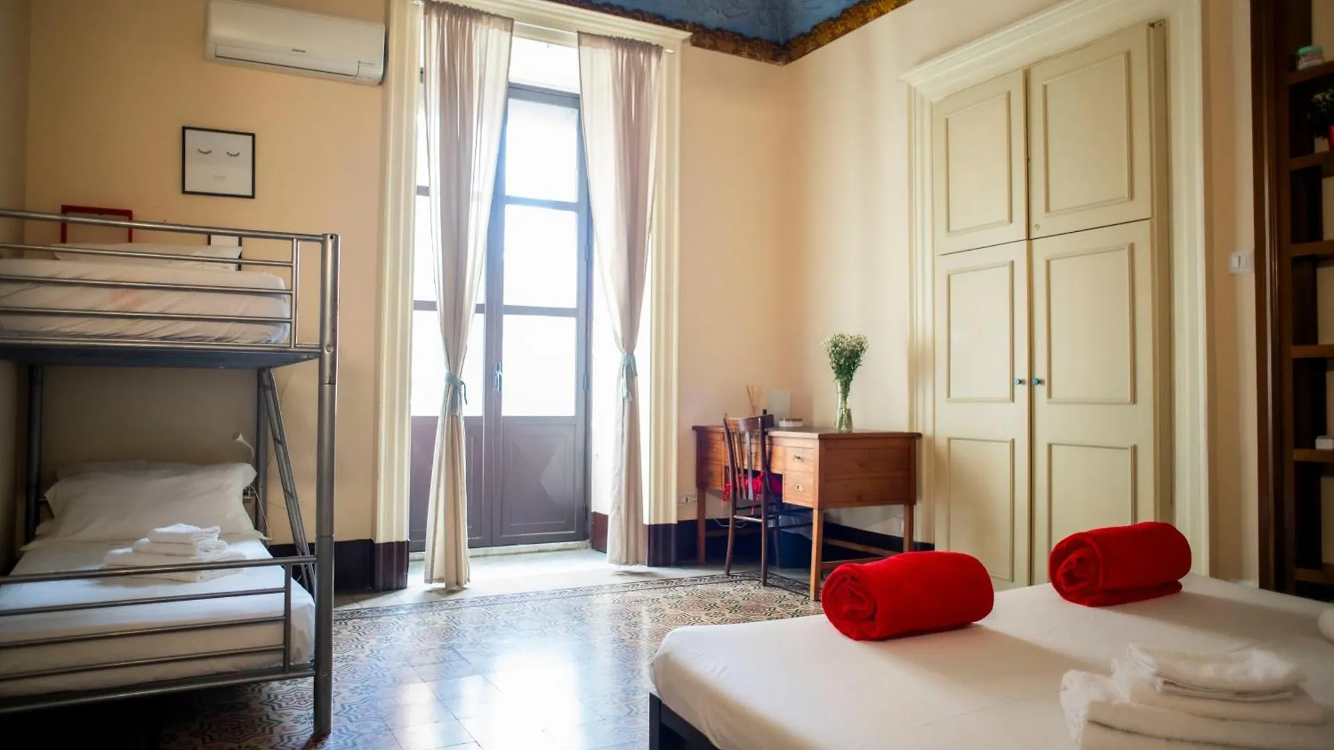 Apartment Mitha'S Rooms Catania Italy